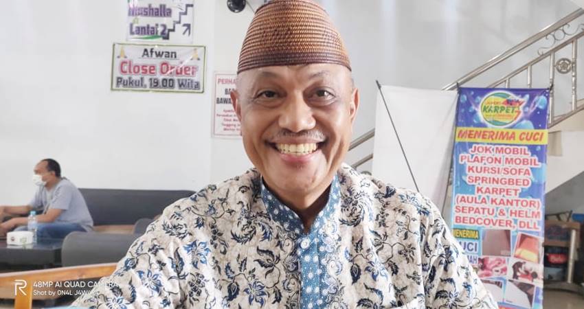 Alm. Adrian Lahay, semasa hidup.