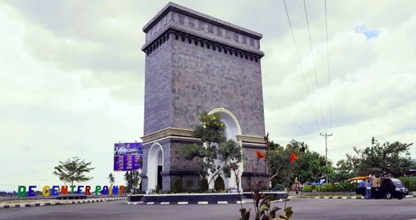 Center Poin yang menjadi iconik Bone Bolango, dibangun di-era Bupati Hamim Pou. (foto : istimewa)