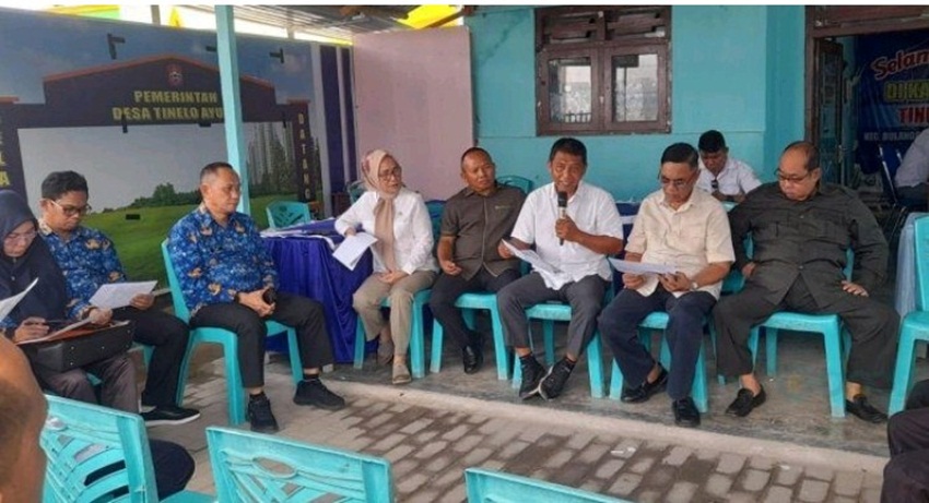 Pertemuan Komisi I Deprov Gorontalo bersama pemerintah desa Tinelo Ayula, Bonbol bersama OPD terkait membahas dokumen lahan Blok Plan Pemprov, kemarin (17/7).
