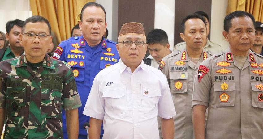 Wakil Ketua Deprov Gorontalo Sofyan Puhi saat menghadiri rapat penanggulangan bencana di Gorontalo bersama BNPB awal pekan ini.