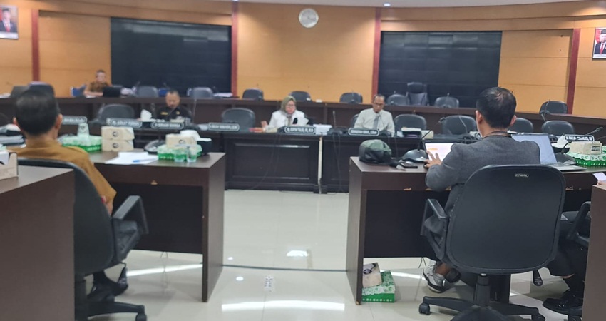Rapat Pansus Ranperda Sistem Kesehatan Daerah bersama tim penyusun naskah akademik dan bersama instansi teknis serta stakeholder terkait, kemarin (8/7).