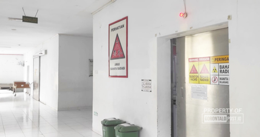 Area pelayanan CT Scan di RSAS Kota Gorontalo yang tampak sepi karena tidak ada pasien yang diperiksa. (Foto: Roy/Gorontalo Post).