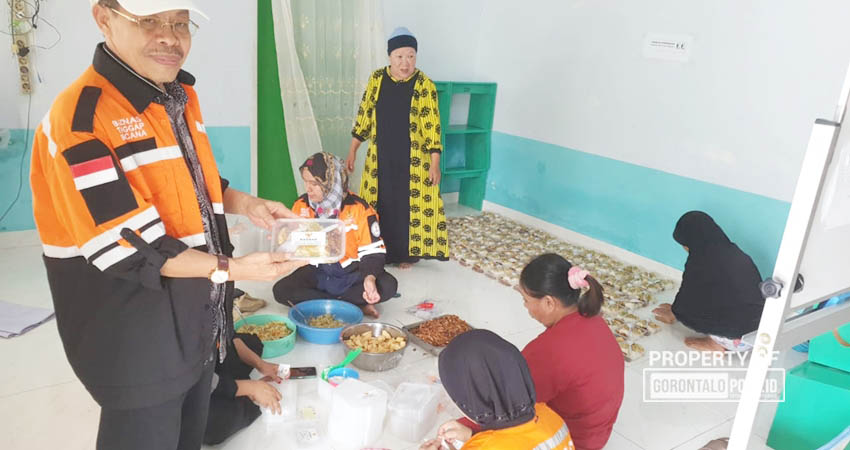 Rumah Qur'an Al Yasiir Wahdah Islamiyah yang dijadikan dapur umum untuk korban terdampak banjir di Gorontalo. (Foto: Roy/Gorontalo Post)