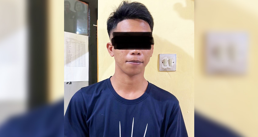 Tersangka dugaan cabul saat diamankan penyidik Ditreskrimum Polda Gorontalo.