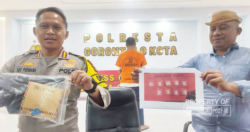 SR tersangka kasus narkoba jenis shabu yang diamankan Satres Narkoba Polresta Gorontalo Kota, Kamis (25/7/2024) (F. Natha/Gorontalo Post)