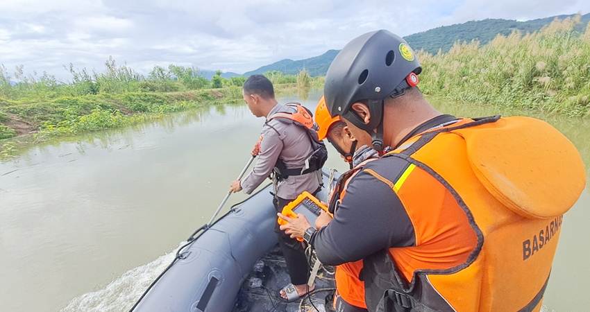 Tim basarnas masih terus melakukan pencarian korban yang tenggelam di Danau Limboto.