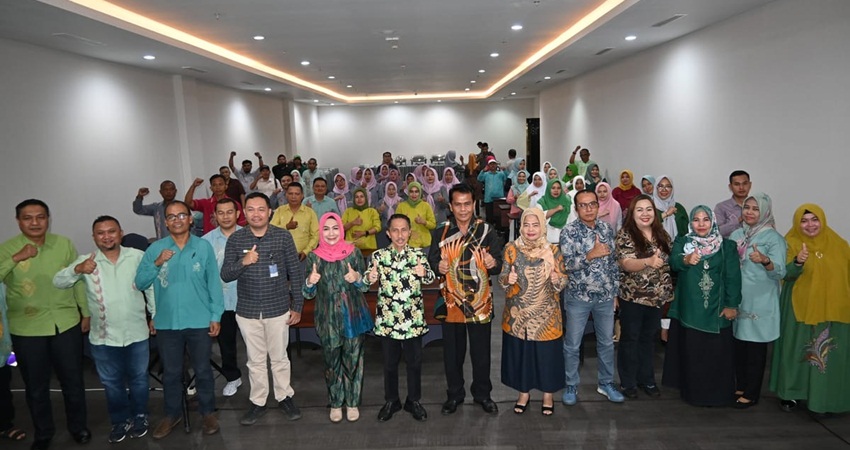 FOSE. Bupati Gorontalo Nelson Pomalingo bersama Ketua TP PKK Fory Naway bersama pemateri dan Kadis Pertanian saat pembukaan pelatihan