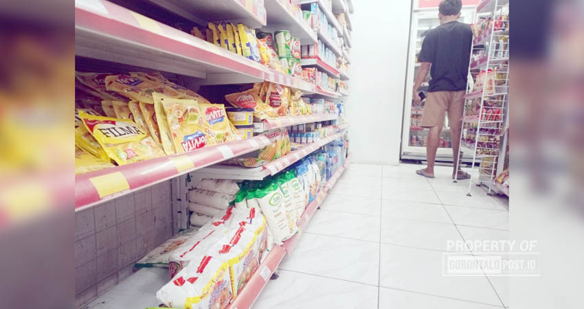 Salah satu gerai minimarket di Kabupaten Gorontalo yang mengalami kekosongan stok gula pasir sejak beberapa pekan terakhir hingga Senin (8/7/2024). (Foto: Jalal/Gorontalo Post).