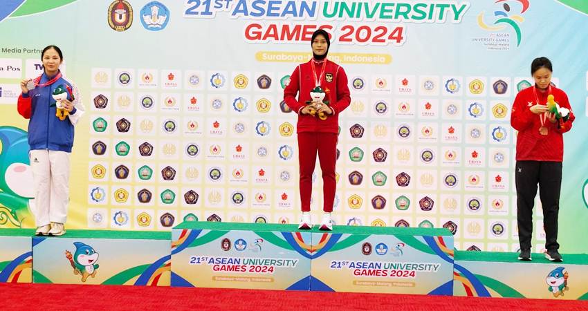 Silvana Lamanda (Tengah)