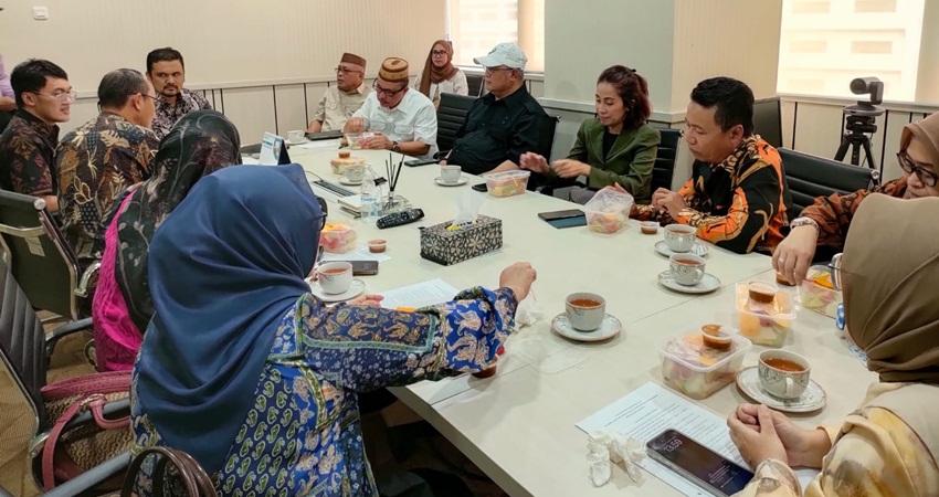 Pansus Deprov Gorontalo yang membahas Ranperda pengendalian peredaran minuman beralkohol (Minol) saat berkonsultasi di Kementerian Perdagangan, pekan lalu.