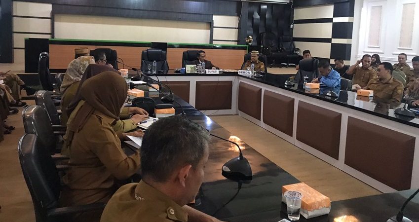 RAPIM. Suasana pelaksanaan rapat pimpinan yang diimpin langsung oleh Bupati Gorontalo Nelson Pomalingo.