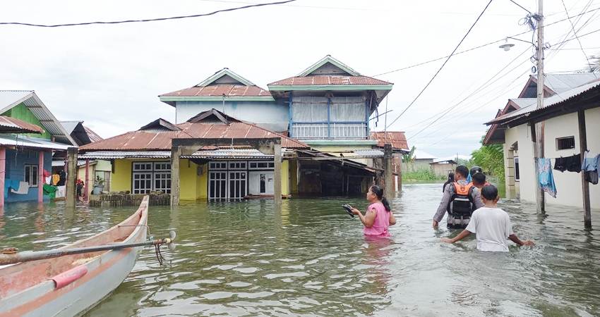 Kondisi rumah warga yang terendam air Danau Limboto dan diperkirakan lama akan surut.