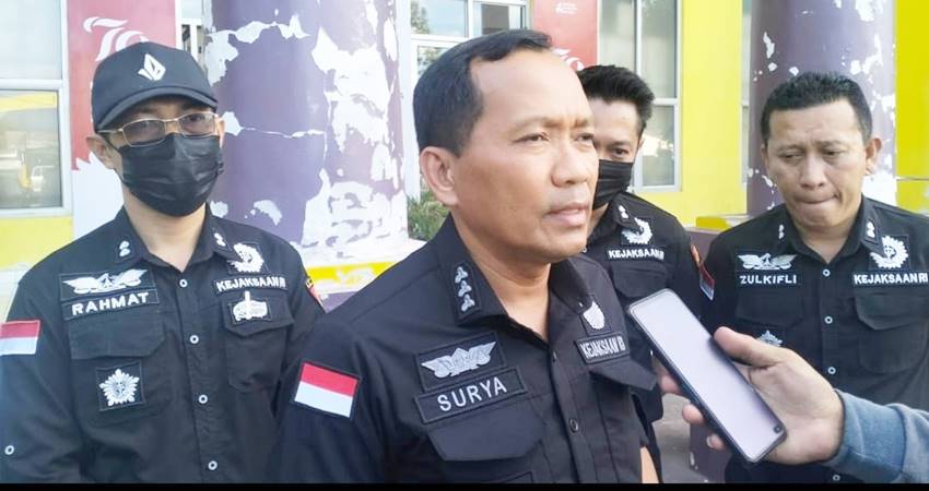 Aspidsus Kejati Gorontalo Nursurya saat diwawancarai awak media Senin, (20/8/2024) terkait penanganan kasus dugaan korupsi yang ditananinnya termasuk pengadaan KDO UNG.