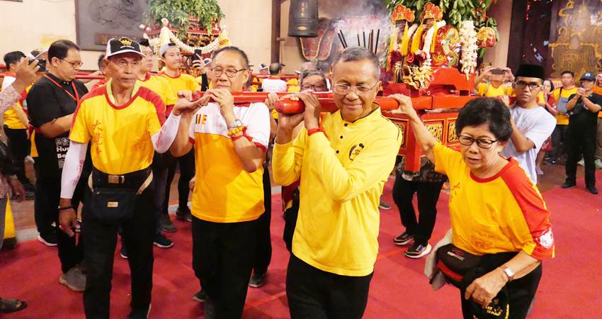 Dahlan Iskan ketika menghadiri evet arak-arakan Dewa Cheng Ho di Semarang.--