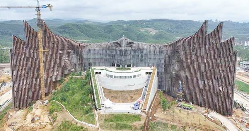 Desainer atau perancang Istana Garuda Ibu Kota Nusantara (IKN), Nyoman Nuarta angkat bicara soal kritik Istana Presiden yang dianggap bernuansa mistis.-dok disway-