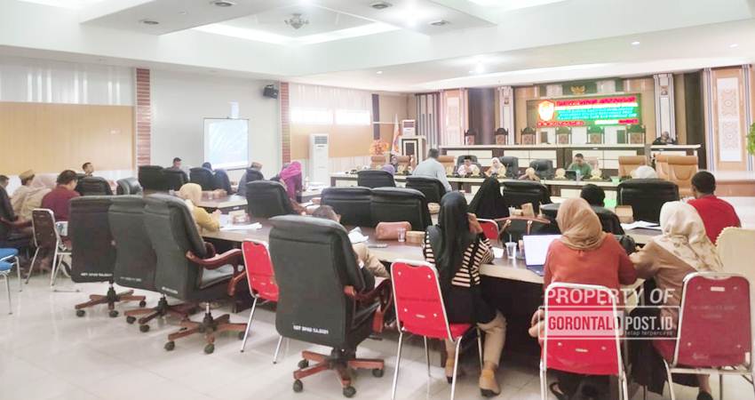 Pembahasan KUA-PPAS Anggaran 2025 oleh BANGGAR bersama TAPD dan PAD, Jumat (09/08/2025). (Foto : Alosius Marthen Budiman)