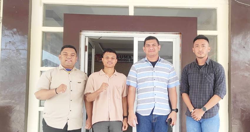 Foto bersama Forum Kaum Pembela Rakyat Provinsi Gorontalo dengan Kasat Reskrim Polresta Gorontalo Kota, Kompol Leonardo Widharta,S.I.K dan Kasat Intelkam, Selasa (27/8/2024).