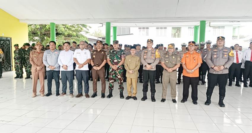 FOSE. Bupati Gorontalo Nelson Pomalingo foto bersama Forkopima paa apel pasukan