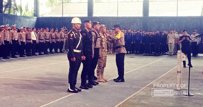 Wakapolda Gorontalo, Brigjen Pol. Simson Zet Ringu, SIK., M.Si. saat memimpin apel Ops Mantap Praja Otanaha 2024, Senin, (26/08). (F. Jalal/Gorontalo Post).