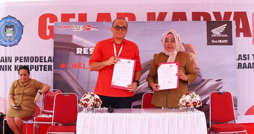 Penandatanganan kerjasama PT DAW dan SMK Negeri 1 Tomohon, berlangsung Selasa (20/8). (foto : dok / daw)