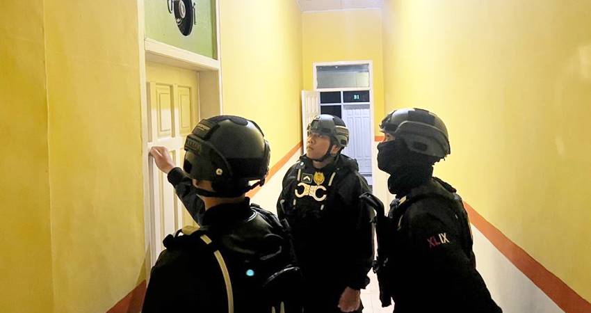 Dit Samapta Polda Gorontalo melakukan pemeriksaan disejumlah penginapan serta hotel yang ada di Kota Gorontalo, guna menciptakan kondisi yang aman dan nyaman terhadap masyarakat.