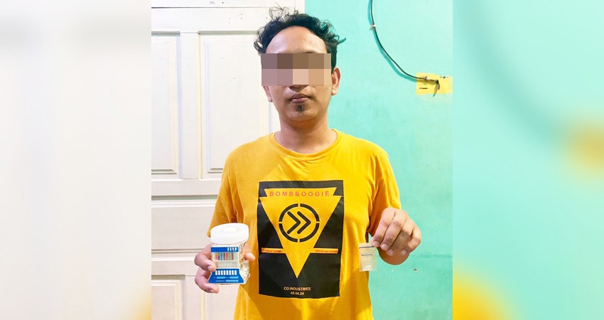 Satuan Narkoba Polres Boalemo saat mengamankan seorang masyarakat Kecamatan Tilamuta, yang diduga terlibat penyalahgunaan narkoba.