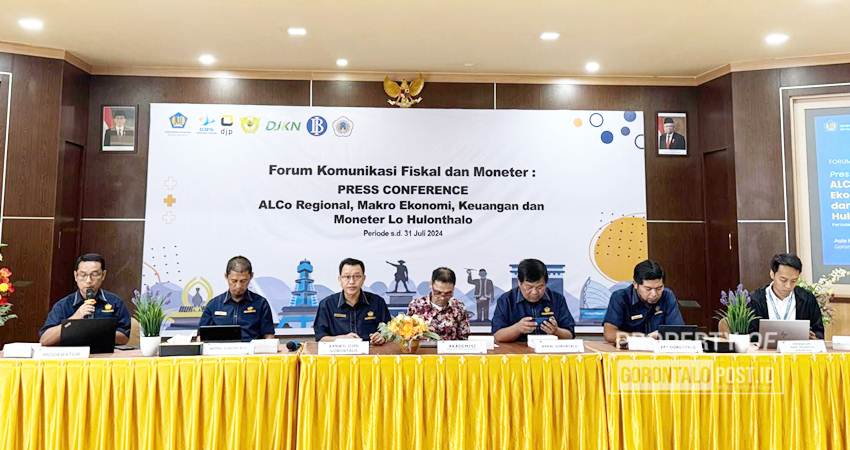 Penyampaian kinerja APBN di Gorontalo periode hingga 31 Juli 2024, oleh Kanwil DJPb Provinsi Gorontalo pada forum komunikasi fiskal dan moneter, berlangsung di kantor KPPN Gorontalo, Rabu (14/8). (foto : jitro paputungan / gorontalo post)