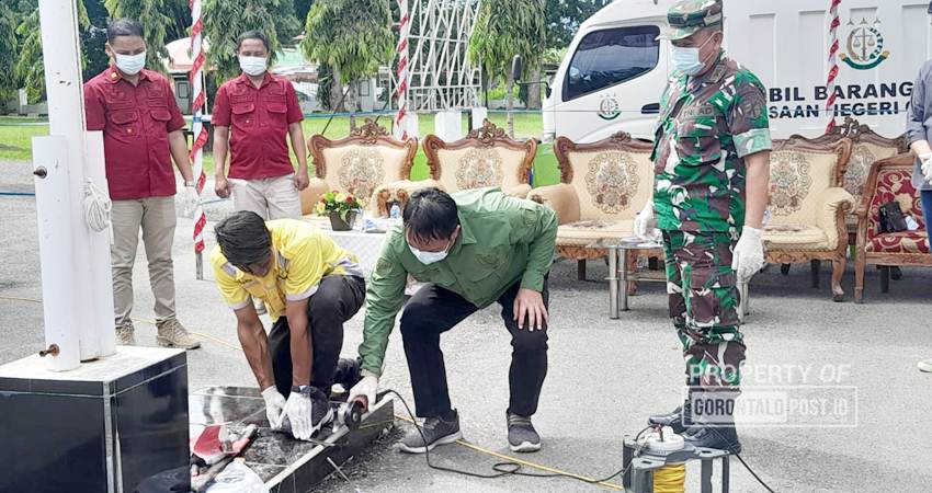 Pemusnahan barang bukti di Kejari Kota Gorontalo, Kamis (8/8/2024) (F. Diyanti/Gorontalo Post)