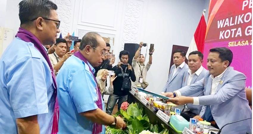 Pendaftaran pasangan calon walikota-wakil walikota di kantor KPU Kota Gorontalo, kemarin (27/8).