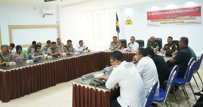 Suasana Rakor lintas sektoral operasi kepolisian (OPS) Mantap Praja 2024 dalam rangka pengamanan Pilkada 2024 di Kota Gorontalo, Rabu (21/8/2024) di Mapolresta Gorontalo Kota. (Foto: Prokopim)