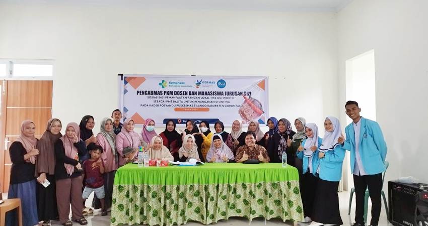 Foto bersama Tim Pengabdian Masyarakat Poltekkes Gorontalo bersama seluruh Kader Posyandu Balita Puskesmas Tilango, (F. Dokumentasi)