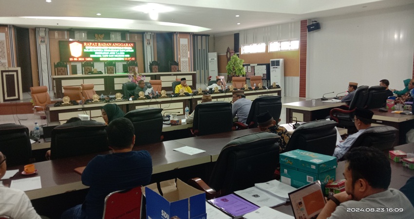 Pembahasan APBD Perubahan oleh Banggar DPRD Gorut bersama TAPD dan OPD.