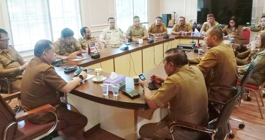 Suasana pelaksanaan rapat persiapan upacara peringatan HUT ke-79 RI yang dipimpin Pj Sekda Kota Gorontalo, Deddy Kadullah, Selasa (13/8/2024).