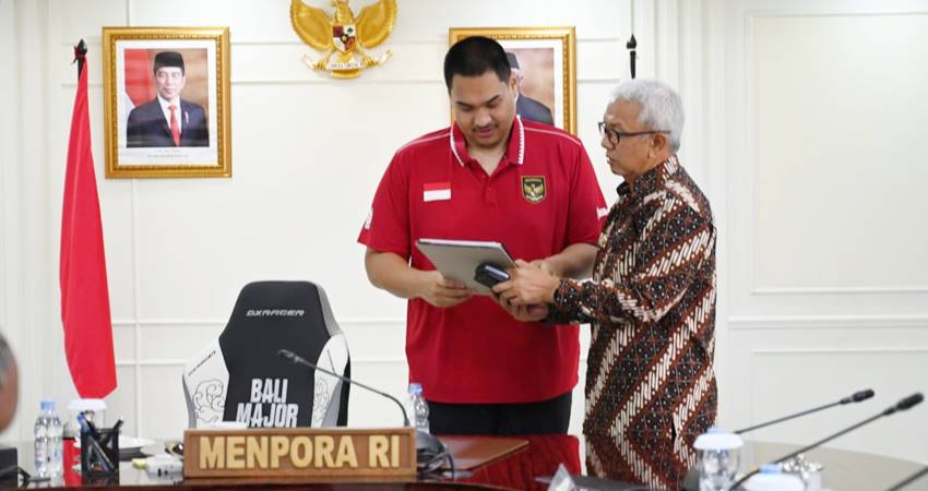 Pj. Gubernur Gorontalo, Rudy Salahuddin, bertemu dengan Menpora Dito Ariotedjo di Kantor Kemenpora, Jakarta, Jumat (2/8/2024). (Foto : Istimewa)
