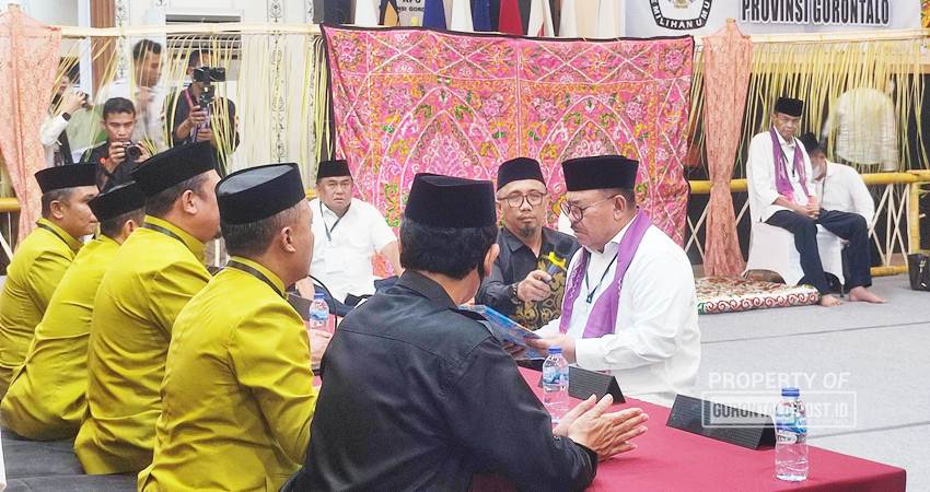 Pasangan Calon TULUS saat mengikuti prosesi pendaftaran bakal calon Gubernur dan Wakil Gubernur Gorontalo 2024, Rabu (28/8/2024) (F. Natha/Gorontalo Post)