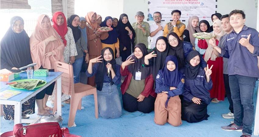 Pelatihan pegolahan Rolade Ikan Cakalang, bagi ibu-ibu pesisir di Kelurahan Leato Utara yang diselenggarakan oleh PPK Ormawa Elementer TV, PGSD UNG. (foto : istimewa)