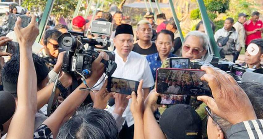 KE PEMALANG : Vicky Prasetyo saat menghadiri deklarasi bakal calon kepala daerah Kabupaten Pemalang, Senin (29/7). (foto : instagram @vickyprasetyo777)