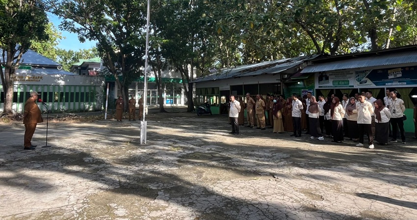 APEL. Suasana kepala BKAD saat memimpin apel pagi bersama seluruh staf BKAD, senin (5/8)