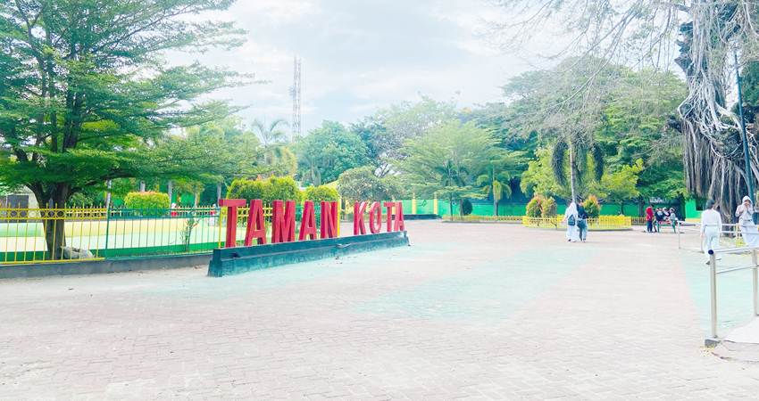 kondisi taman Kota Gorontalo yang saat ini sudah diperbaiki, Kamis (1/7/2024) (F. Diyanti/Gorontalo Post)