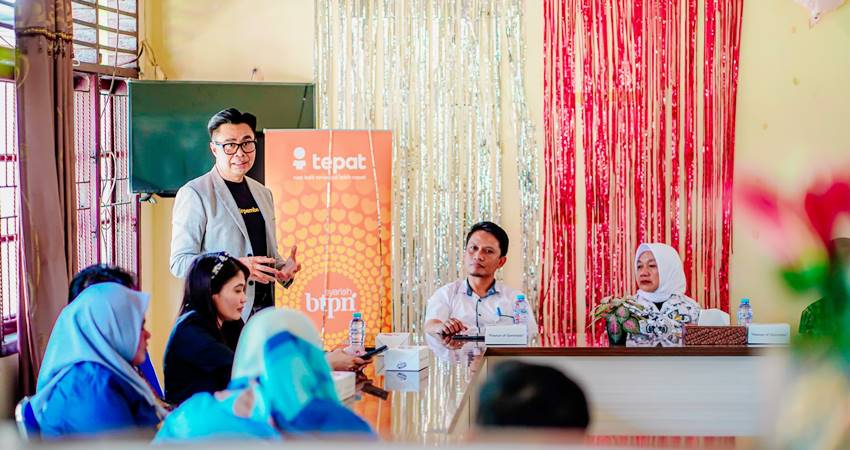 Corporate & Marketing Communication Head BTPN Syariah Ainul Yaqin bersama Kepala Pembiayaan Area Gorontalo BTPN Syariah Rosmini bersilaturahmi dengan Camat Pulubala Fitriyati Pakaya dan Sekretaris Kecamatan Pulubala Ucon Arif, Rabu (11/9/2024).