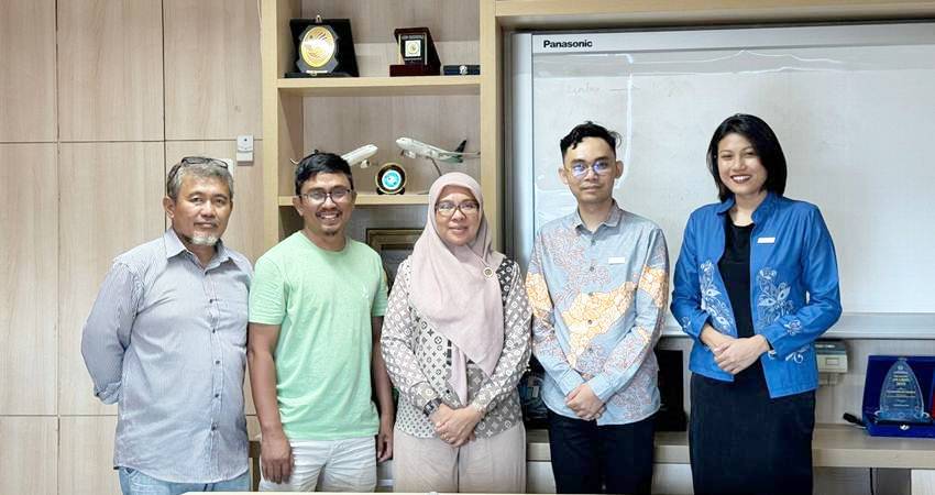 MEDIA VISIT : Tim Aston Gorontalo Hotel & Villas, saat berkunjung ke Gorontalo Post, Kamis(5/9). (foto : dok / gorontalo post)