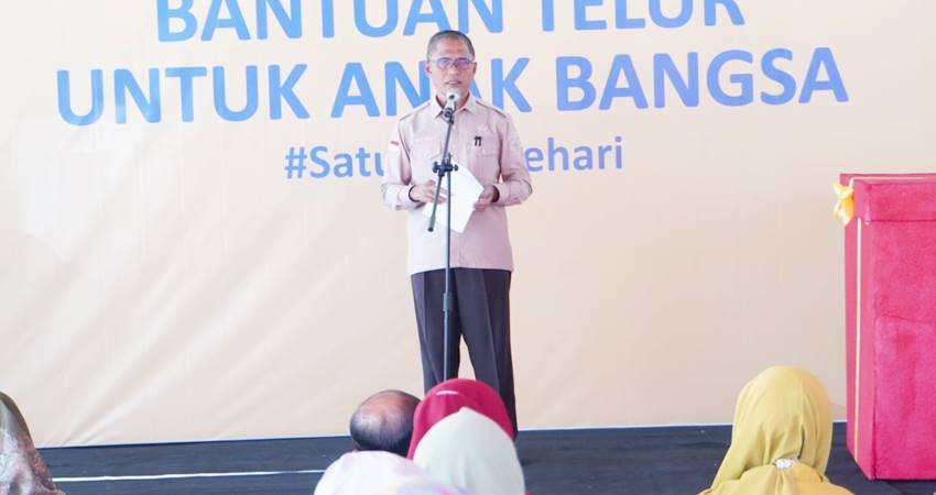 Pj Wali Kota Gorontalo, Ismail Madjid ketika memberikan arahan pada launching program satu butir telur sehari Alfamart, Kamis (12/9/2024). (Foto: Prokopim)