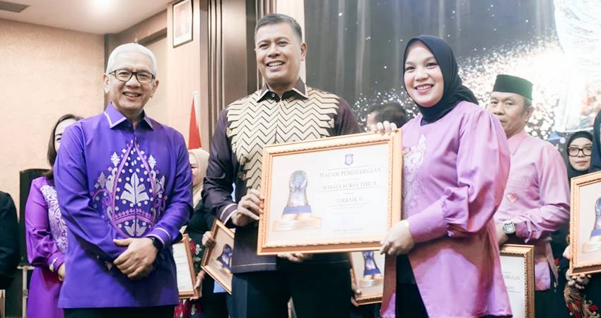 General Manager Aston Gorontalo Hotel & Villas, Yunita Abdullah, saat menerima penghargaan Paritrana Award 2024. (Foto : Dok / Aston Gorontalo)