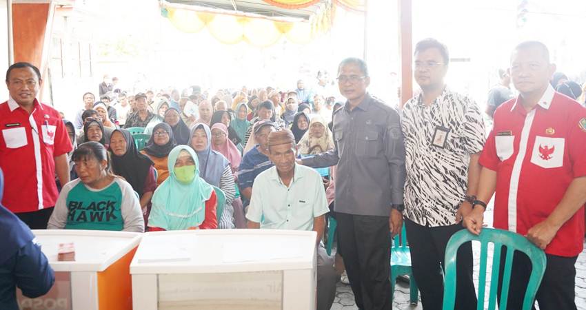 Suasana penyaluran BPNTD tahap I yang dihadiri Pj Wali Kota Gorontalo, Ismail Madjid dan Pj Sekda, Deddy Kadullah, pekan kemarin. (Foto: Prokopim)