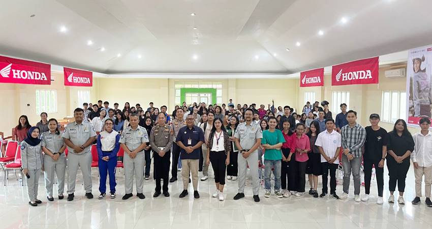 #CARI_AMAN : Sosialisasi keselamatan berkendara yang dilakukan PT DAW bekerjasama Polda Sulut, dan PT Jasa Raharja bagi mahasiswa Fakultas Pertanian Unsrat, Manado, Jumat (27/9)