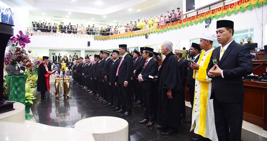 Prosesi pelantikan 44 anggota Dewan Perwakilan Rakyat Daerah (DPRD) Provinsi Gorontalo periode 2024-2029, Senin (9/9/2024), bertempat di Ruang Sidang DPRD Gorontalo. (Foto – Haris/Diskominfotikprov)
