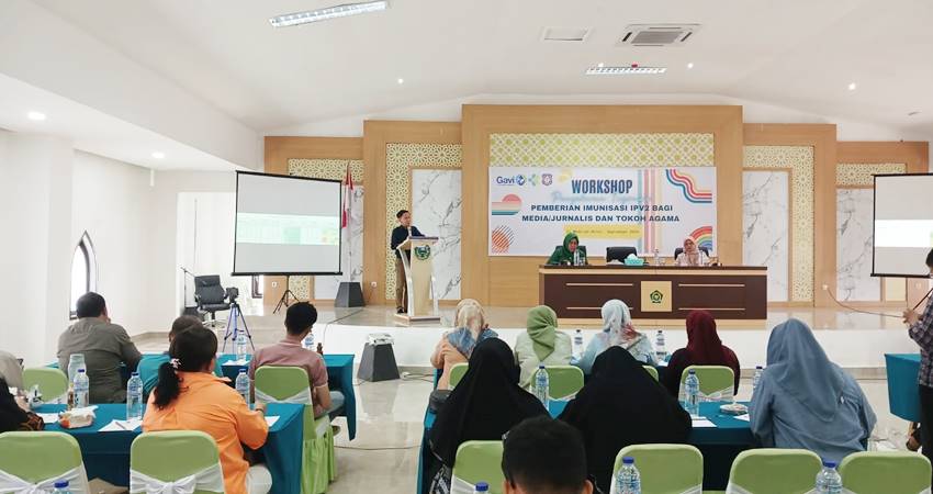Pelaksanaan workshop penyebaran informasi pemberian imunisasi IPV 2 bagi media/ jurnalis dan tokoh keagamaan tingkat Provinsi Gorontalo, Sabtu (14/09/2024) di Hotel Elmadinah Kota Gorontalo (F. Diyanti/Gorontalo Post)
