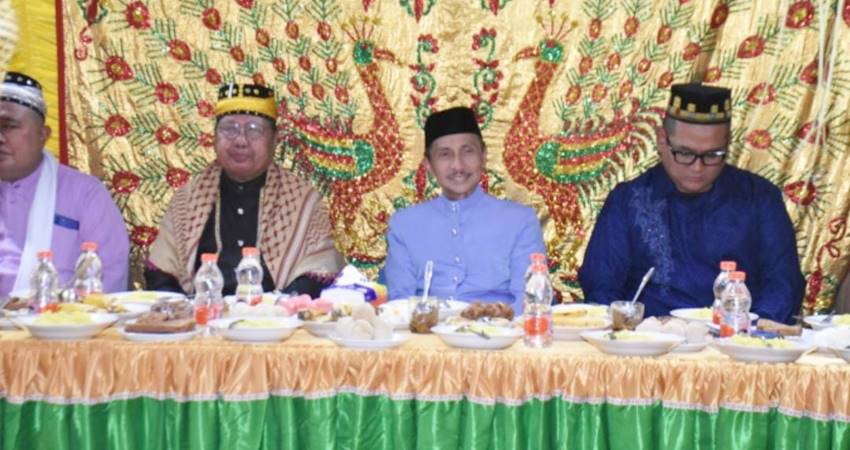 HADIR. Bupati Gorontalo Nelson Pomalingo saat menghadiri pelaksanaan doa mauled Nabi