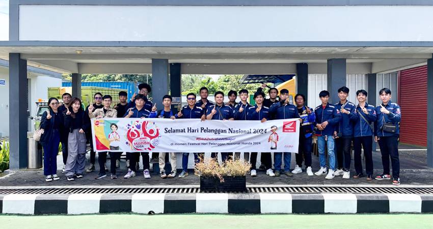 Para pengguna sepeda motor Honda Vario mengikuti city rolling bersama Honda DAW ke Makatete Hills. (foto : dok /daw)