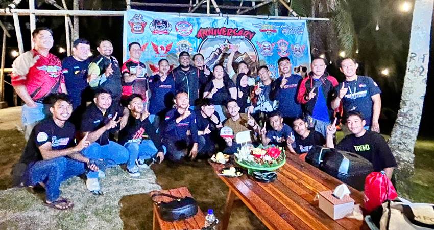 ANNIVERSARY IMHG : Para bikers yang tergabung dalam IMHG merayakan Anniversary bersama PT Daya Adicipta Wisesa dengan menggelar Honda Bikers Camp di kawasan Danau Perintis, Bone Bolango, Sabtu (14/9). (Foto : dok/daw)